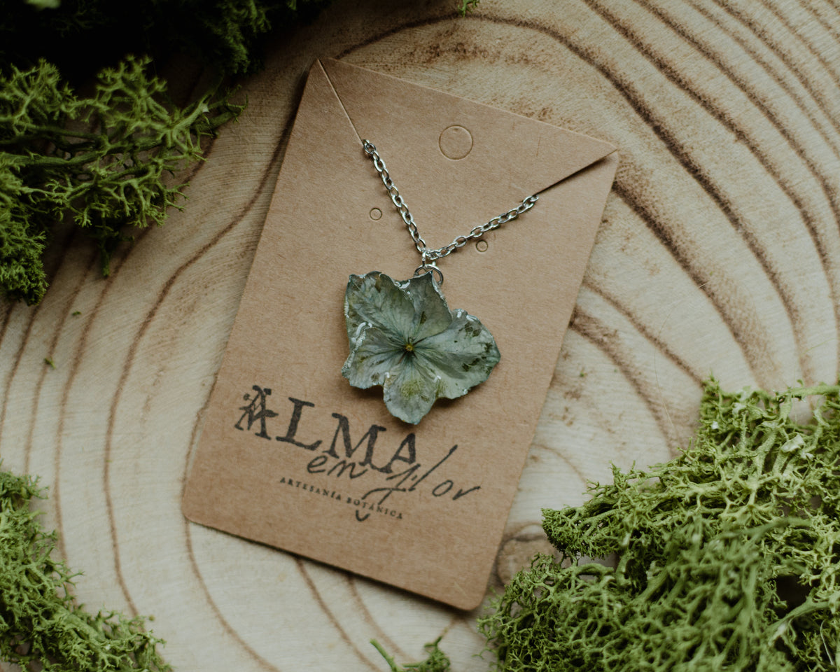 Collar Hortensia verde