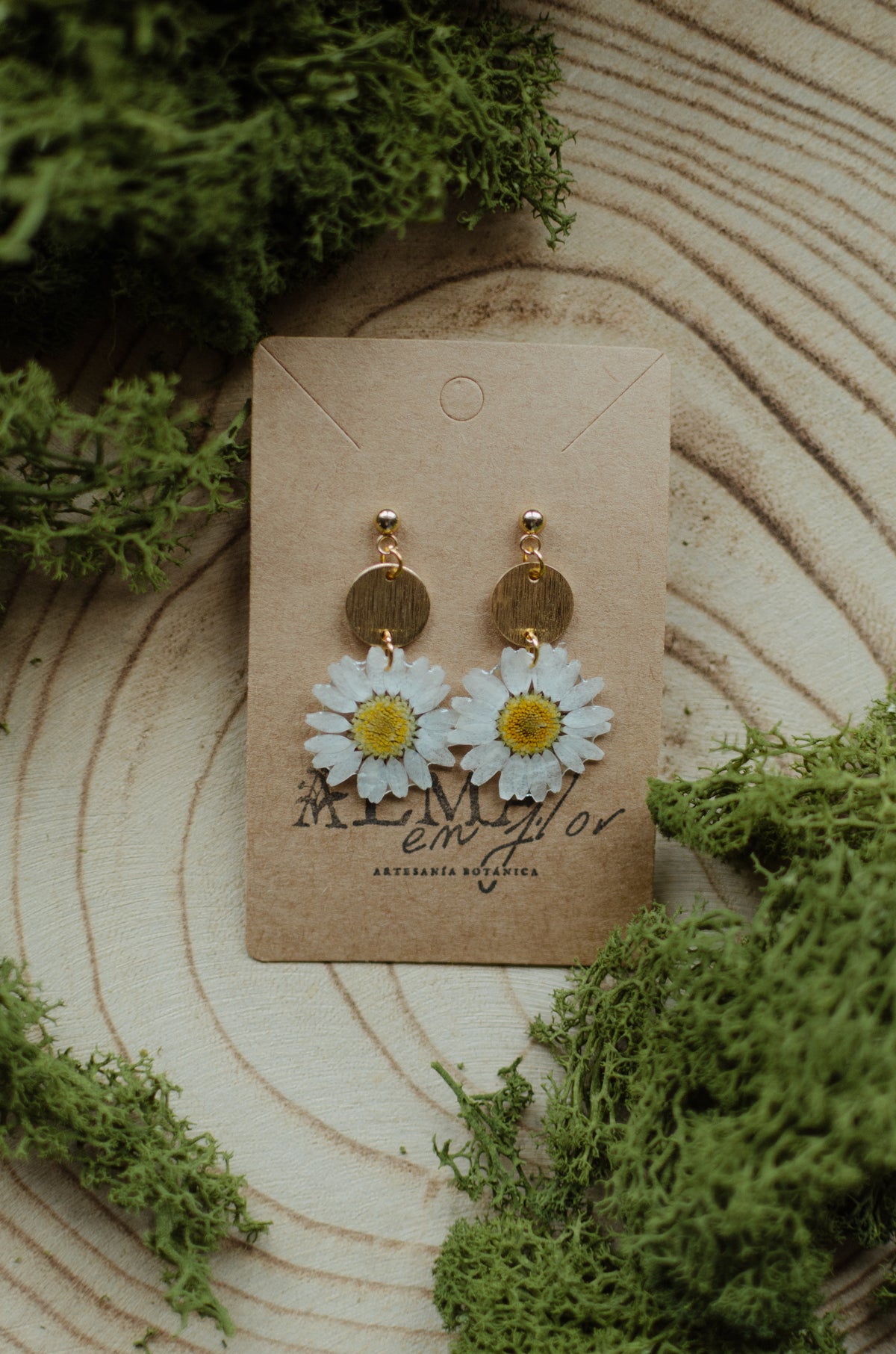 Pendientes de margaritas con detalle dorado