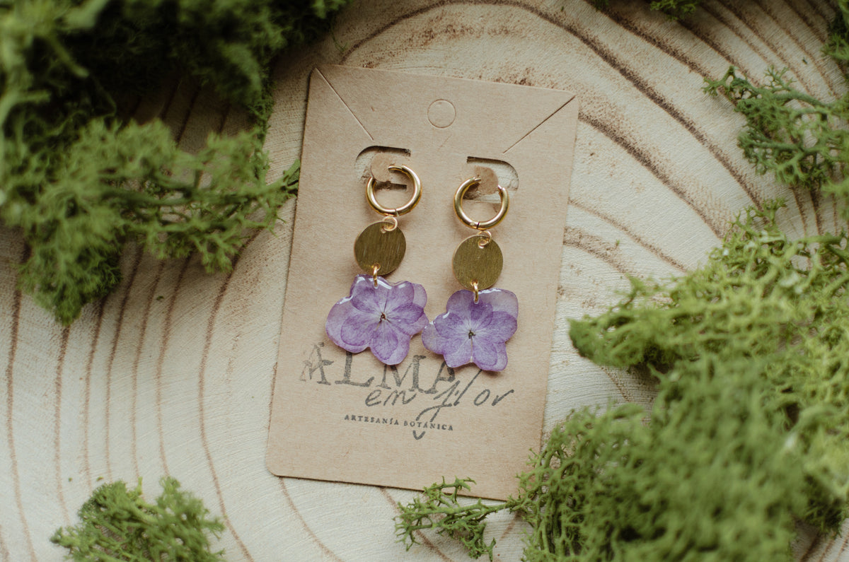 Pendientes hortensia rosa con detalle dorado