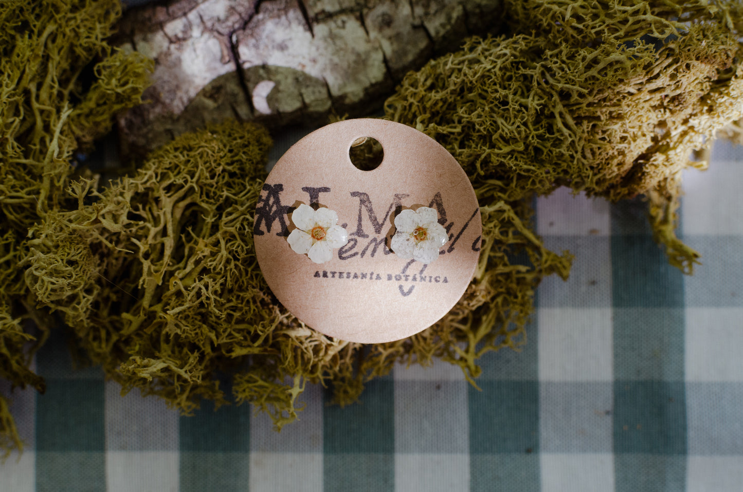 Pendientes mini de flor blanca