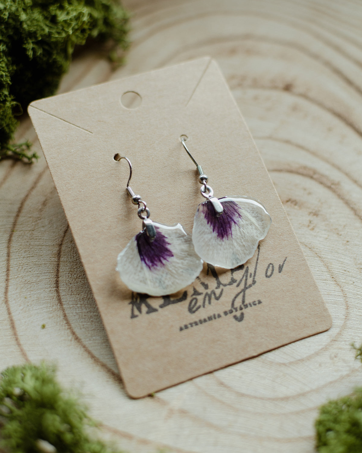 Pendientes pétalo de pensamiento blanco y morado