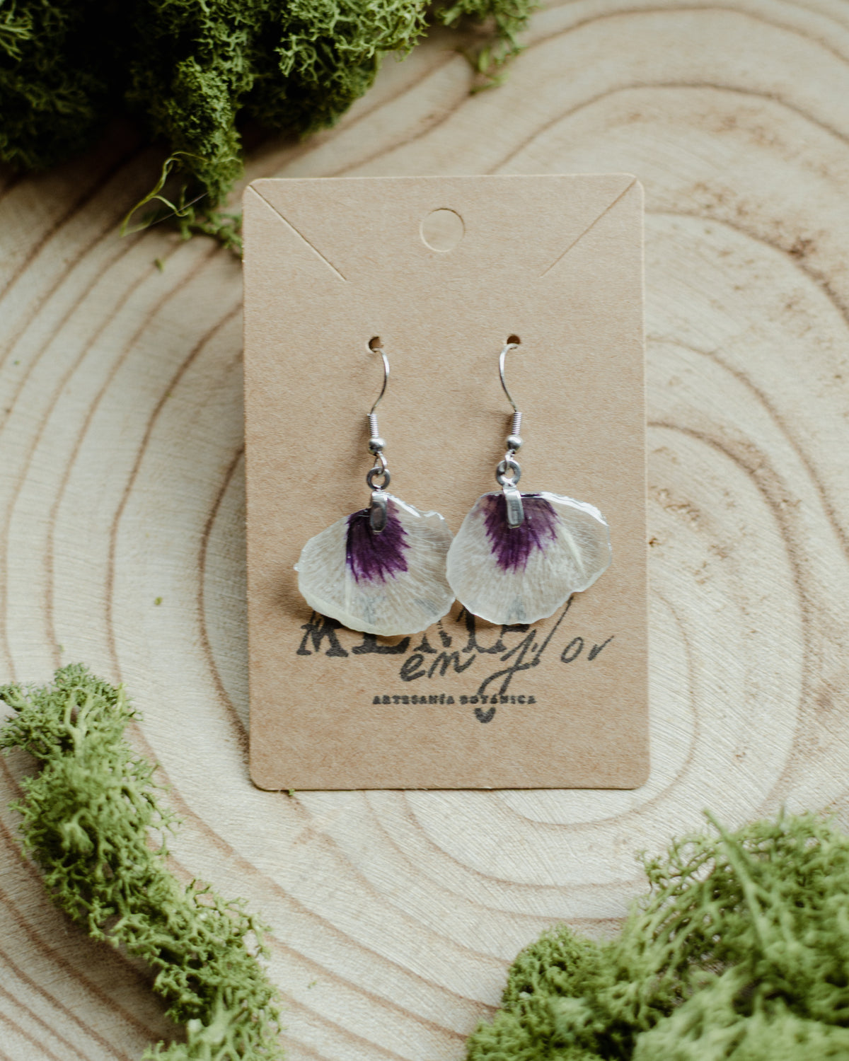 Pendientes pétalo de pensamiento blanco y morado