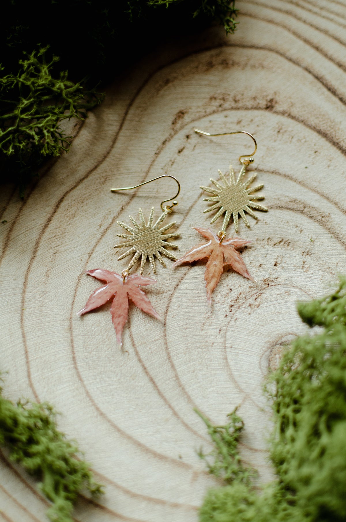 Pendientes sol con hoja de sauce japonés