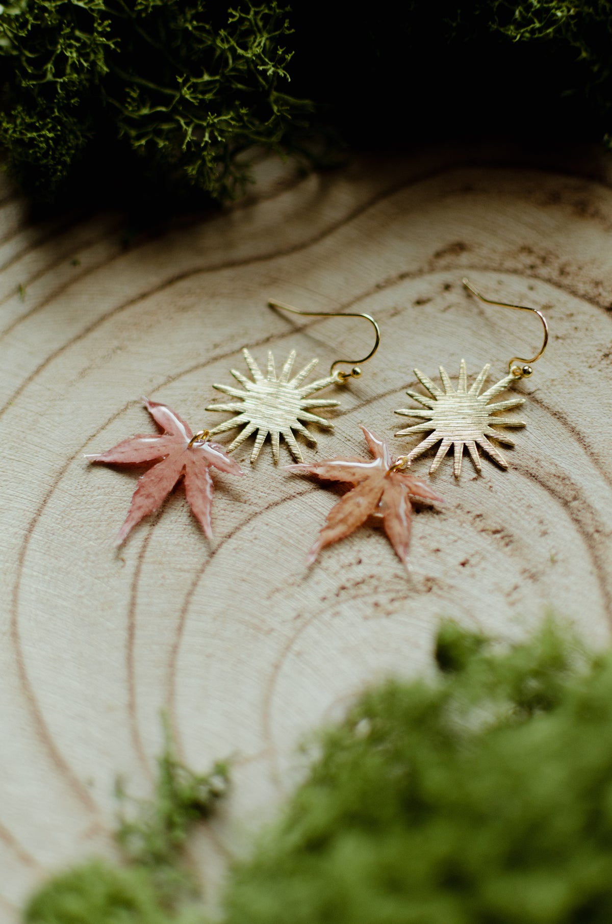 Pendientes sol con hoja de sauce japonés