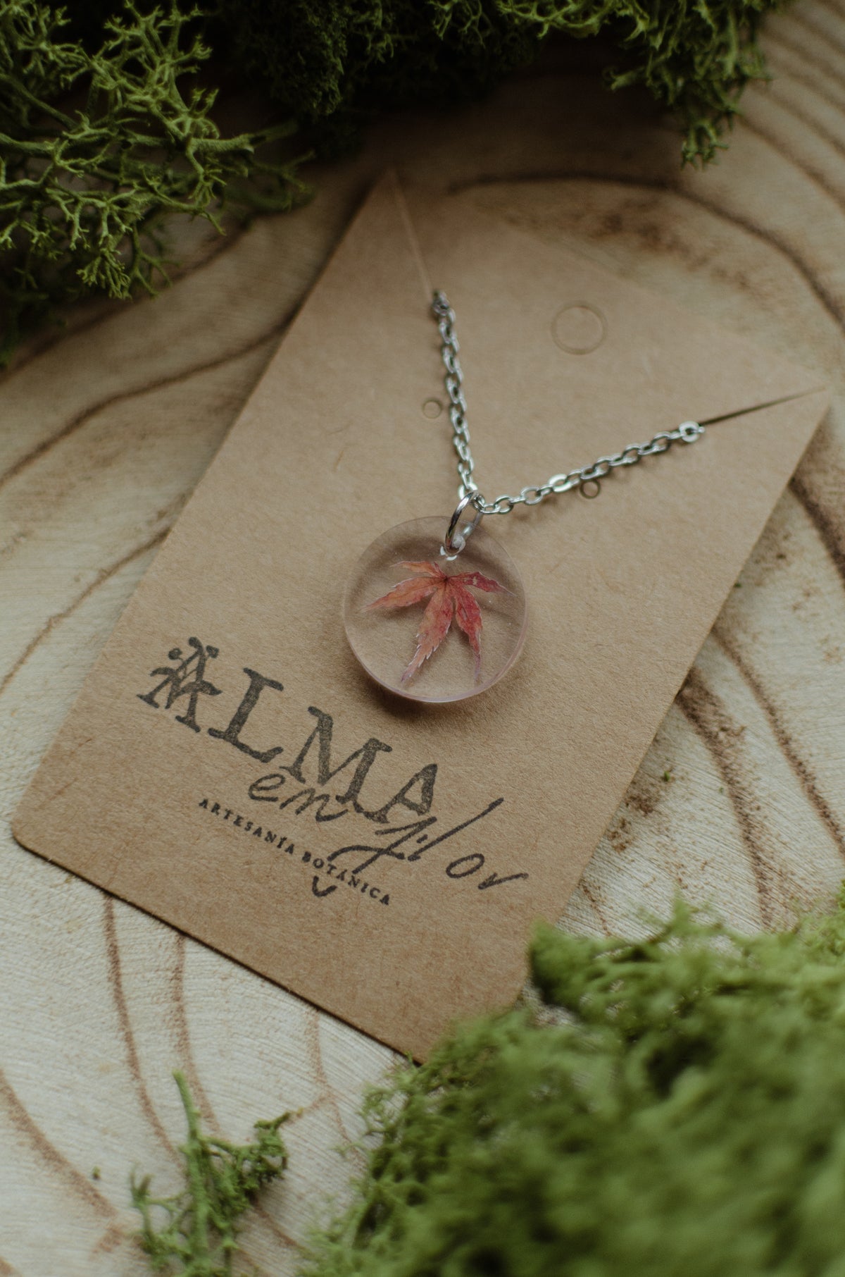 Collar hojita de sauce japonés roja