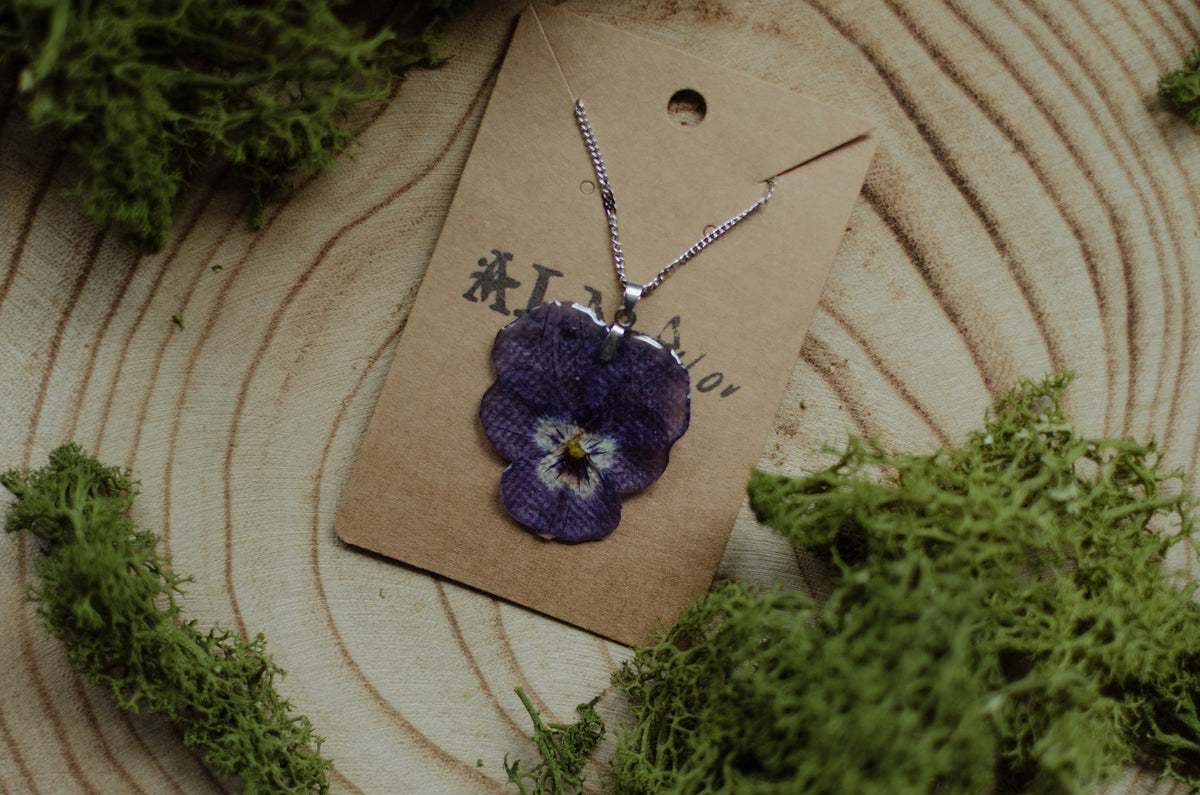 Collar pensamiento morado