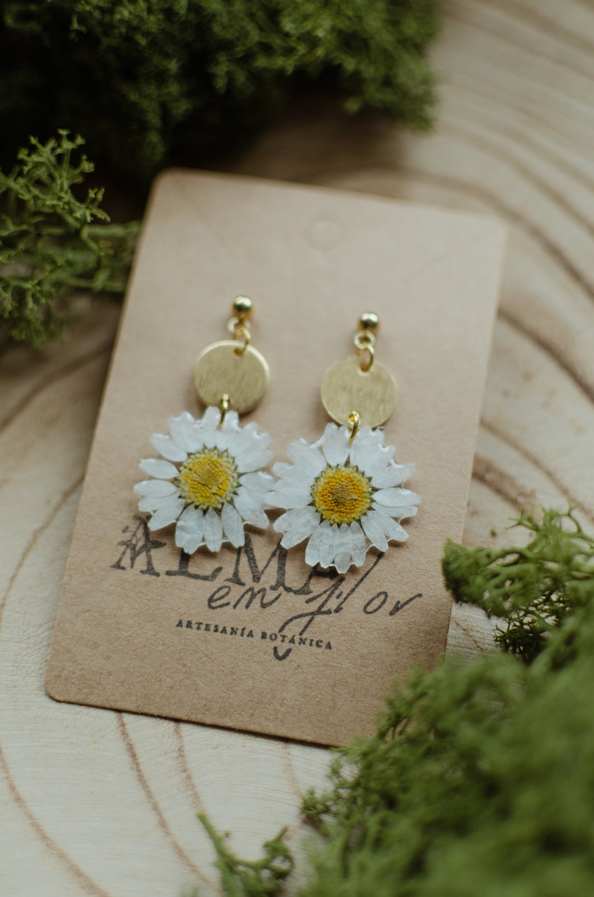 Pendientes de margaritas con detalle dorado