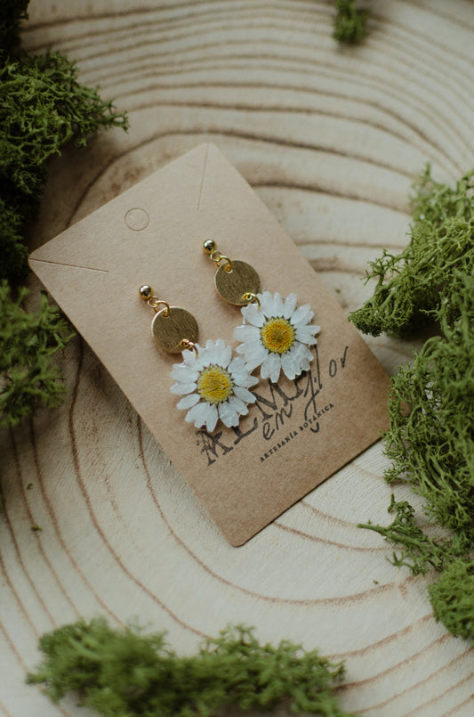 Pendientes de margaritas con detalle dorado