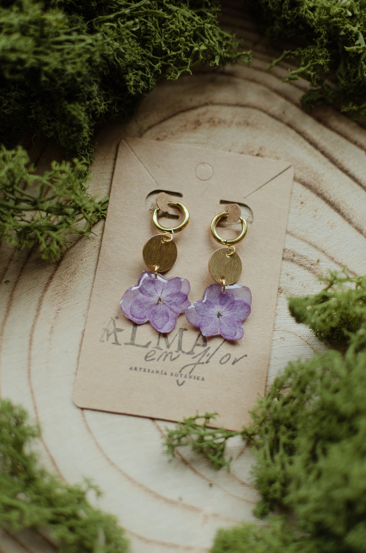 Pendientes hortensia rosa con detalle dorado