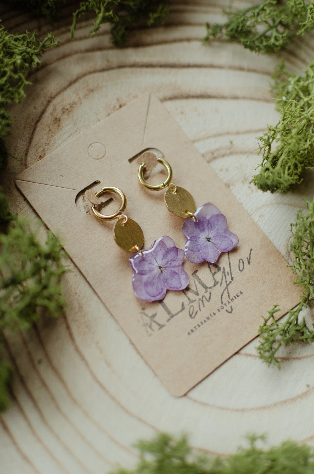 Pendientes hortensia rosa con detalle dorado