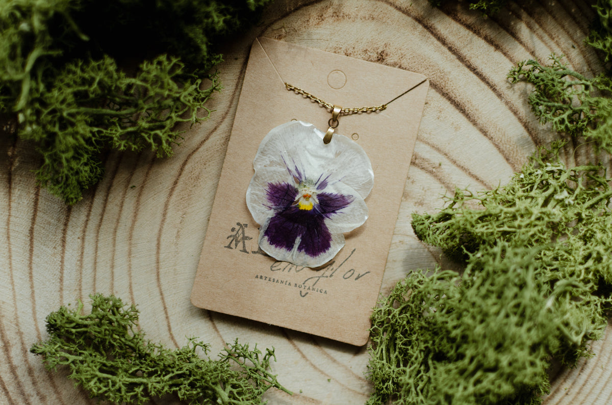 Collar pensamiento grande